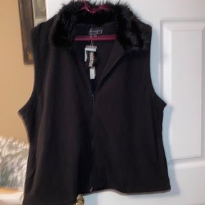 Black vest SZ 3X faux fur collar